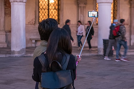 ilta, selfie, selfiestick, turistit, Venetsia, Pyhän Markuksen tori, yö