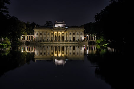 kungliga badrum, Warszawa, Polen, Park łazienkowski, monumentet, dammen, turism