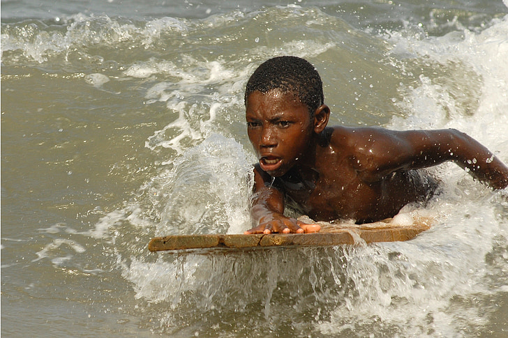 Gana, dječak, more, surfer, udaranje mora o obalu
