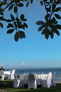 Сватба бряг, морски patey, бели столове