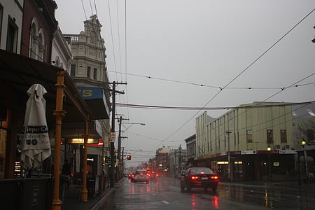 deszcz, Ulica, Sklepy, mokra, samochód, linie tramwajowe
