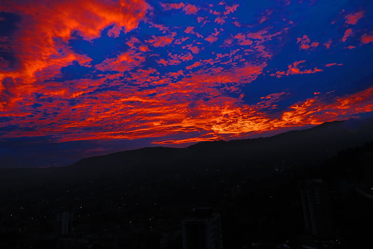 Medellín, Envigado, Dawn, krajina, obloha, mraky, pozadí
