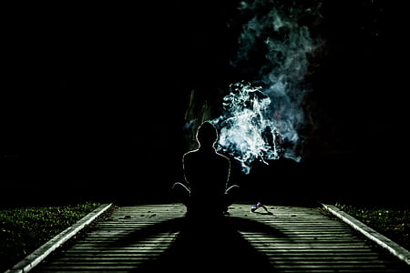 fumée, humaine, seul, bizarre, médicaments, méditation, nuit