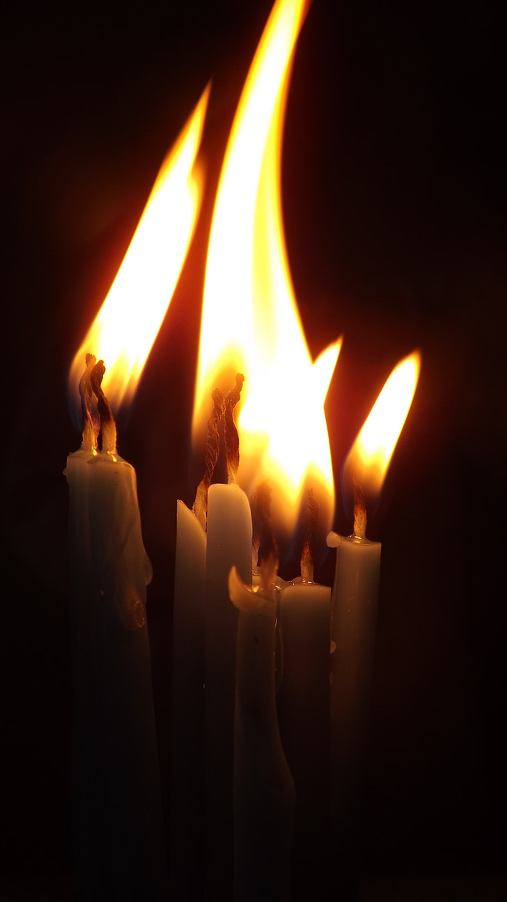 sviečky, pohreb, noc, strach, desivé, atmosféra