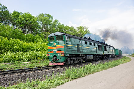 vlakem, pohyb, kouří, lokomotiva, zelená, kolejnice, železo