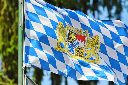 lippu, Bayern lippu, Baijerin lippu, Baijeri, isku, säröt, Tuuli