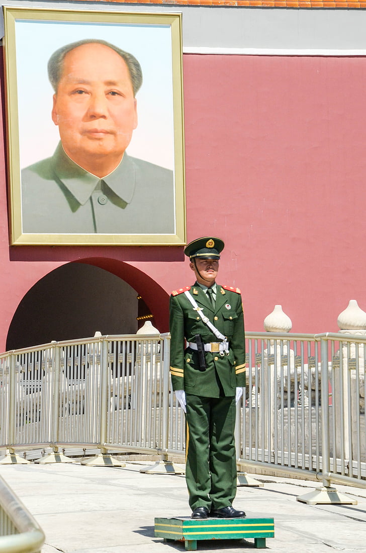 Mao zedong, la place Tiananmen, agent de sécurité