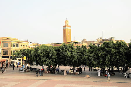 Maroko, Essaouira, tržiště, Hauptplatz, mešita