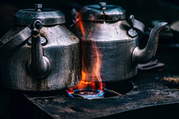 théières, pots de, cuisinière, flamme, chauffage au gaz, brûleurs, chaud