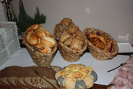 vyniotinis, duona, švediškas stalas, pusryčiai, savitarnos pusryčiai, vėlyvieji pusryčiai, valgyti