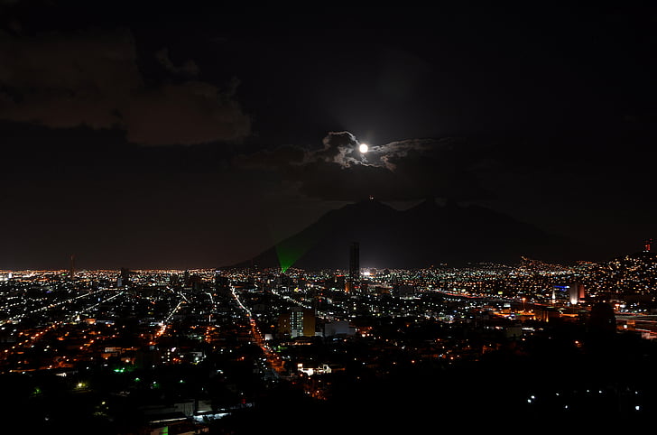 Monterrey, światła miasta, noc, Księżyc, Miasto, horyzont, gwiazda