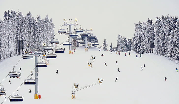 Winterberg, vessant nord, Hochsauerland, Ski lift, sortida, corredor d'esquí, surfistes de neu