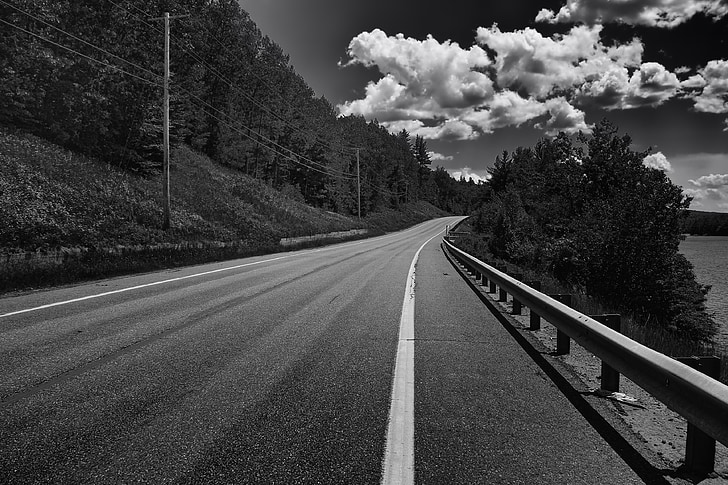 Maine, route, Forest, arbres, Sky, nuages, noir et blanc