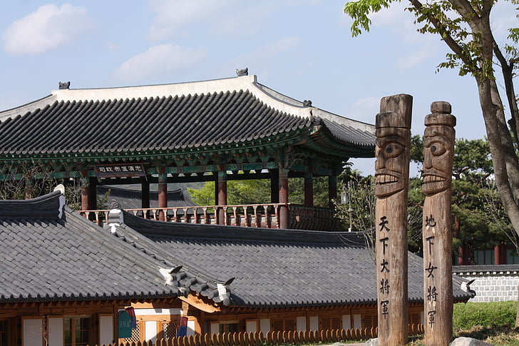 el tótem Coreano, aldea, azulejo de azotea, tradicional, bienes culturales, cultura de Corea, clásico
