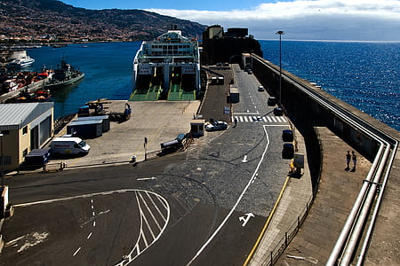 Madera, Funchal, Port, statek