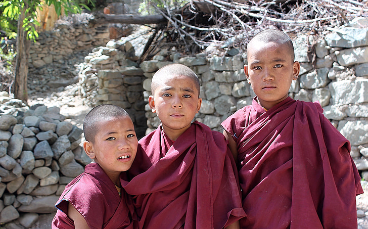 učenci, budhisti, otroci, Indija, Ladak, oči, menih - verski poklic