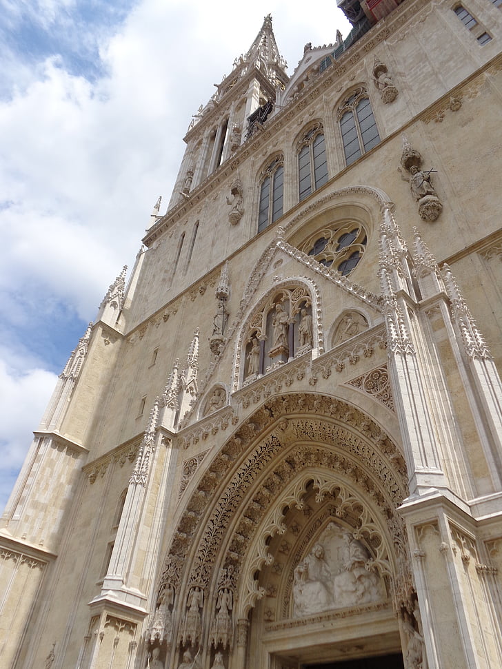 Zagreb, Croatie (Hrvatska), la cathédrale, Église, portique, monuments, sculpture
