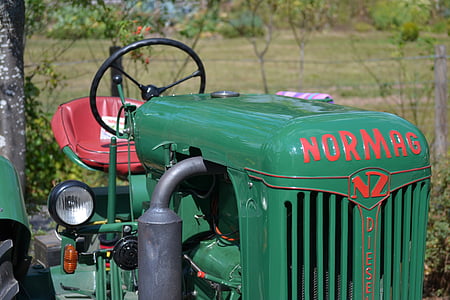 régi traktor, normag, Vintage, Oldtimer, gazdálkodás, antik, mezőgazdaság