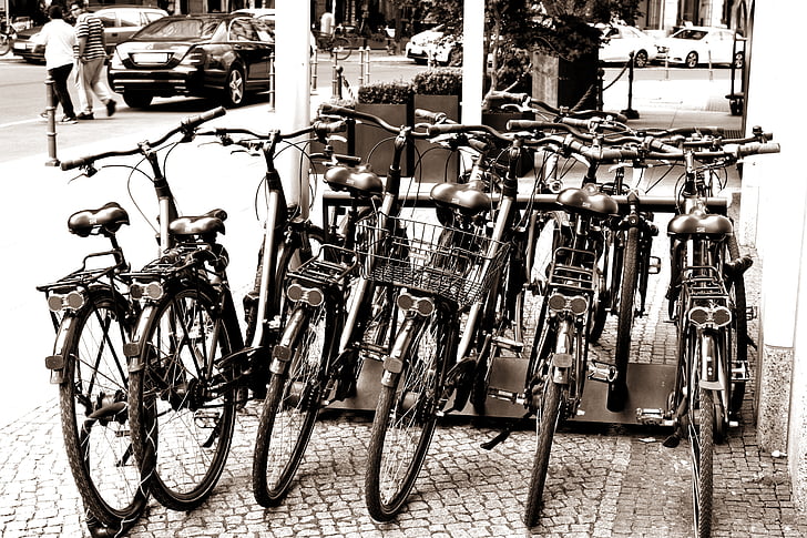 kerékpárok, város, Berlin, fekete-fehér