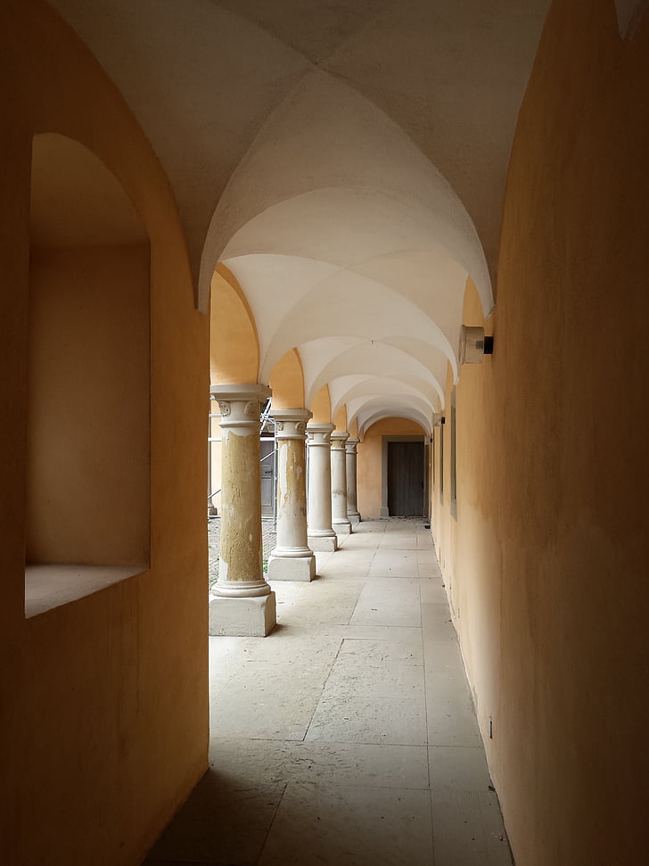 Castle, Ellwangen, bande