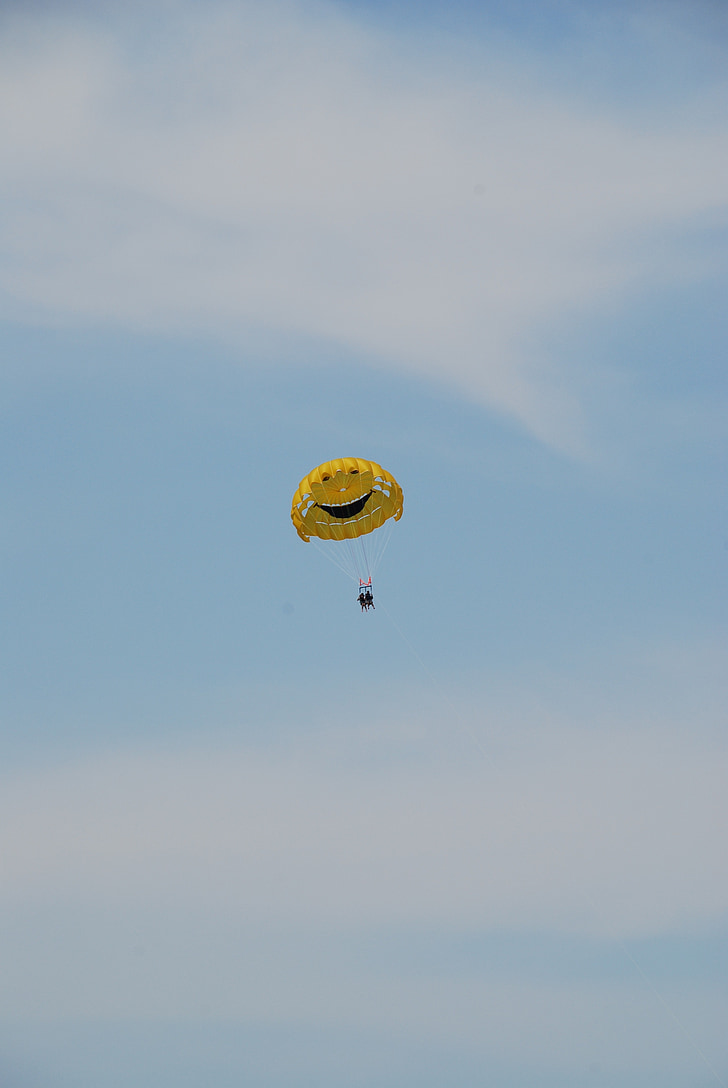 Himmel, parachute, heureux