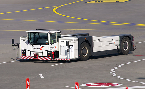 goldhofer, tug, towing vehicle, tractor, airport, aircraft, swissport