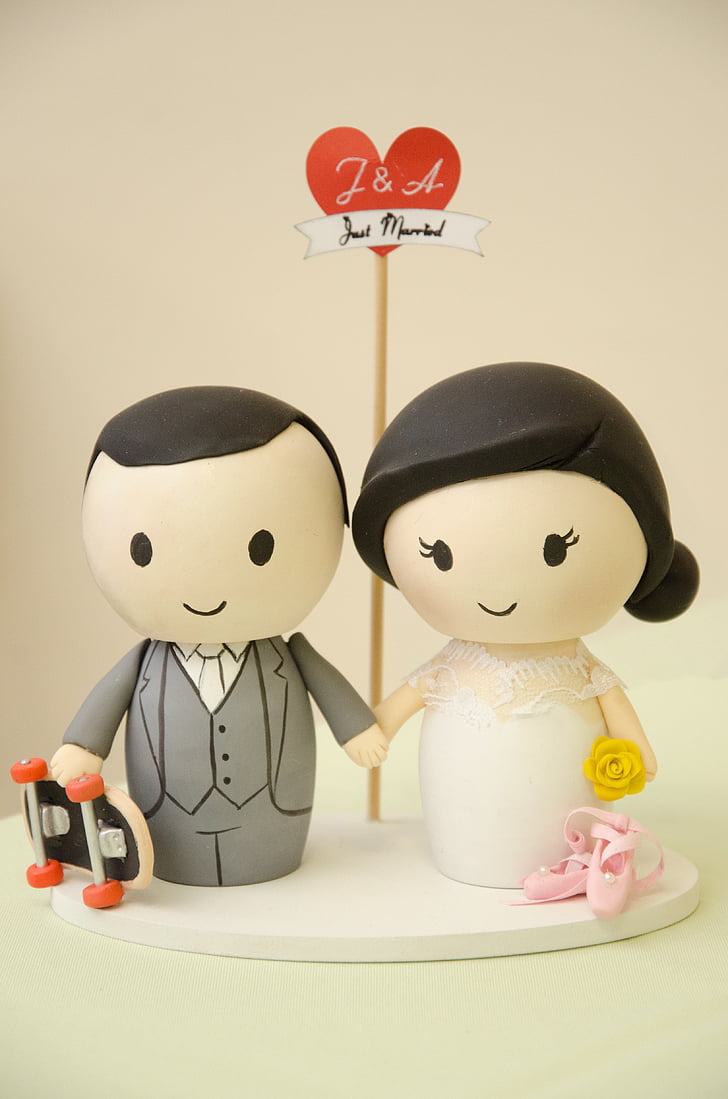 горната част на тортата, кукли, брак, младоженците, булката