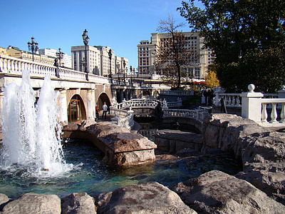 fountain, aleksandrovskiy garden, manezhnaya square, moscow, russia