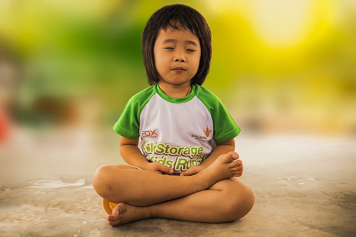 meditējot, starpniecība, maza meitene, Meditācija, meitene, reliģija, Budisms