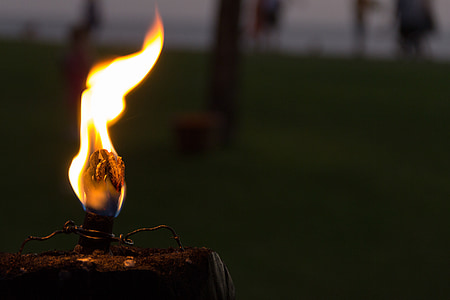 sveča, plamen, ogenj, večer, ob svečah, počitnice, pereč