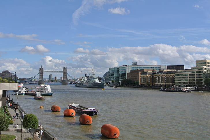 Tower bridge, Thames, Londen, boot