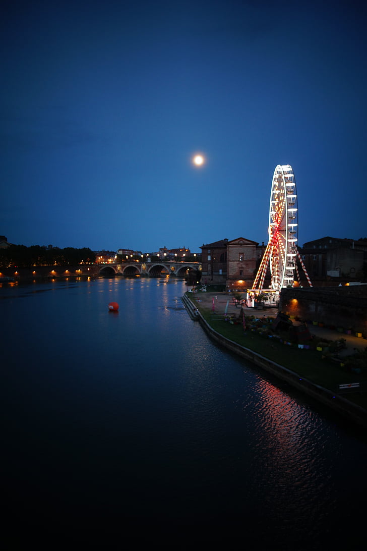 Toulouse, noč, panoramsko kolo Wiener Riesenrad, luna, reka, Garonne