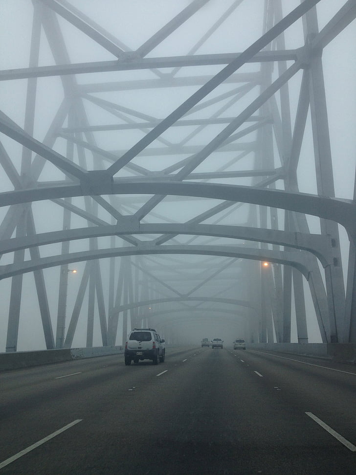 pont, brouillard, au volant, voiture, route, mise en garde