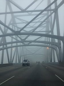 Most, mgła, jazdy, samochód, drogi, należy zachować ostrożność