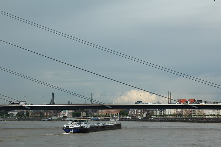 Düsseldorf, Reno, nave, avvio, acqua, attraversando, fiume