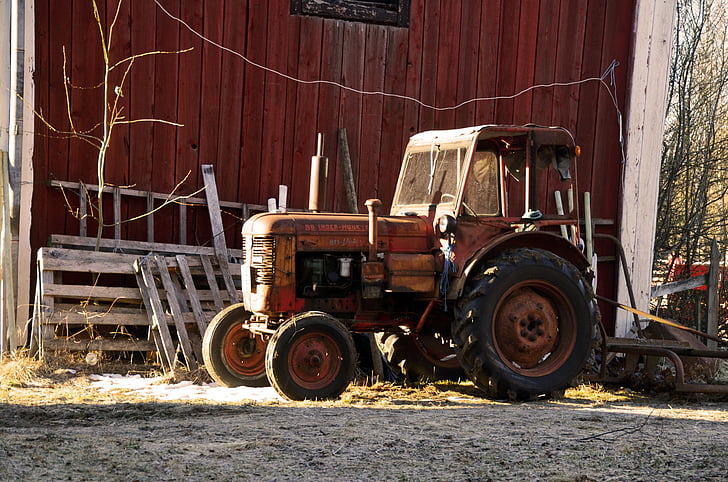 traktors, Skellefteå, klēts, rīta saule, sarkana