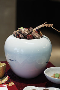 Essen, Buddha-Sprung über die Mauer, Shiitake-Pilz, rot, Urne, im Laufe der Jahre, Chun jie