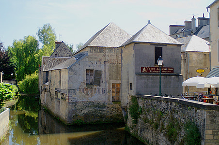 Frankreich, Normandie, Dorf, Häuser, Fassade, Fluss, Gebäude