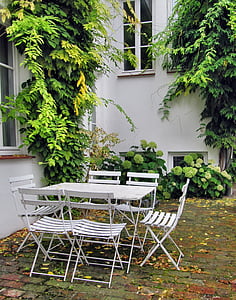 sodas, sodo baldai, sodo kėdės, kieme, idilė, idiliškas, grün weiß