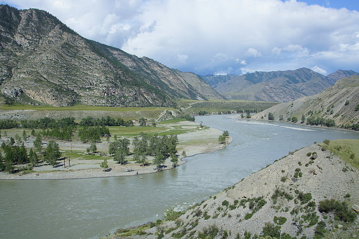 Altaï de montagnes, vue, rive du fleuve, eau