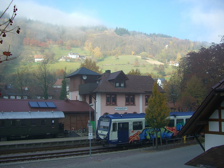 ottenhöfen, สถานีรถไฟ, รถยนต์รถไฟ, กราฟฟิตี, sauschwänzlebahn, ดาว, ภูเขา