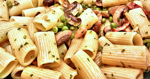 boccolotti pasta, peas, mushrooms, bacon, spices, parmesan