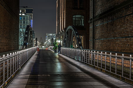 Hamburg, noč, : Speicherstadt, pristanišče mesto, mostovi, svetlobe, utemeljitev