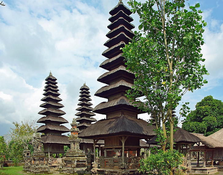 Indonézia, Bali, Taman temploma ayun, : Mengwi, vallás, Pagoda, szobrok