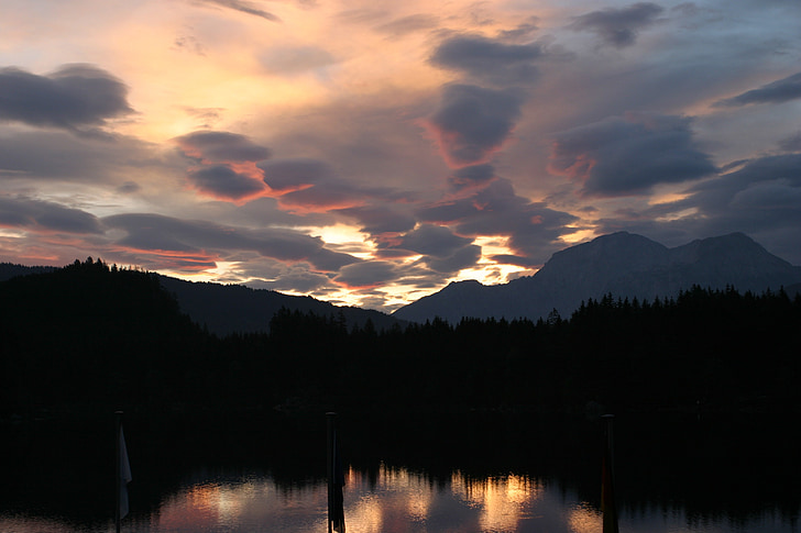 góry, Jezioro, chmury, zachód słońca, alpejska