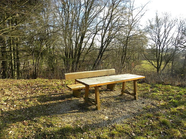 banka, tabulka, přestávka