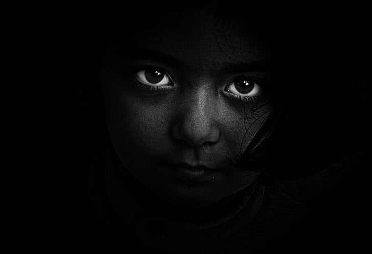 preto e branco, pessoa, escuro, menina, olhos, escondido, retrato