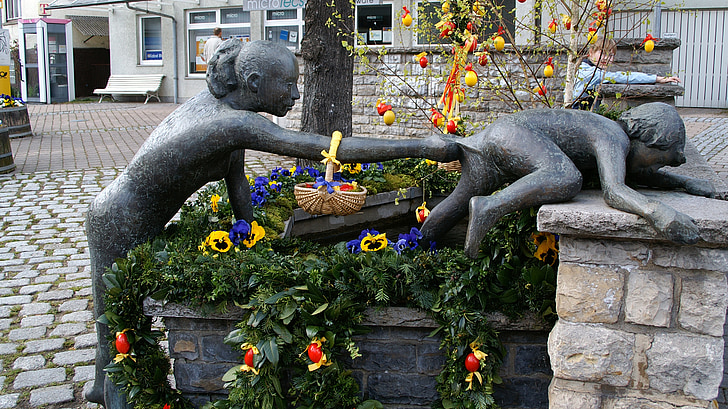Freiberg am neckar, fuente, fuente de Linden, Semana Santa, pozo de Pascua, huevos de Pascua