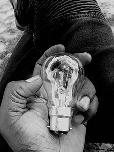 main, ampoule, idée, noir et blanc, verre, ampoule électrique