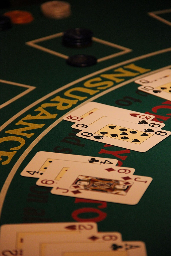Kasíno, karty, hrať, hazardné hry, hrací stôl, čipy